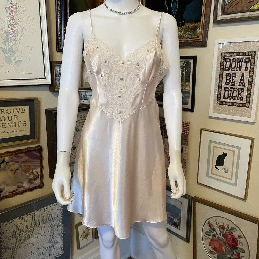 Val Mode Vintage Lingerie Nightgown Lace Trimmed Pearl Buttons Satin Size M